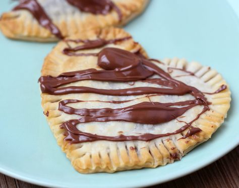 Air Fryer Nutella Pop Tarts - Simple and Quick Treat! Nutella Tortilla, Kids Breakfast, Nutella Desserts, Homemade Snickers, Quick Treats, Two Ingredient, Waffle Sandwich, Nutella Cookies, Breakfast Waffles