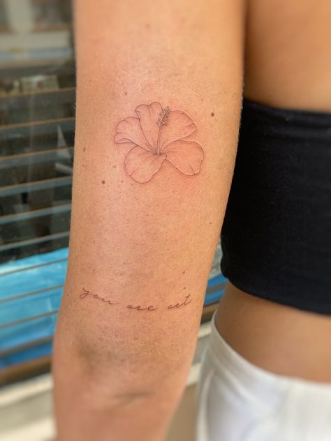 Small Dope Tattoos, Beachy Tattoos, Hibiscus Tattoo, Cute Hand Tattoos, Mouthwatering Food, Small Pretty Tattoos, Petite Tattoos, Stylist Tattoos, Classy Tattoos