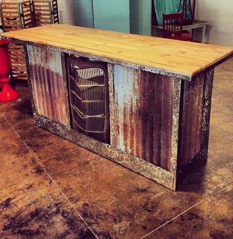 Barra con chapa Rustic Bar, Diy Bar, Bar Room, Rusty Metal, Pub Table, Bar Counter, Into The Woods, Metal Bar, Outdoor Bar