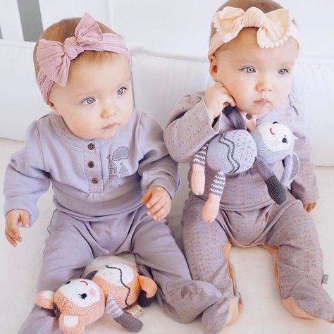 TAYTUM & OAKLEY FISHER on Instagram: “Wooo! It's Monday! Happy Monday from Taytum and Oakley! Outfits and toys are from @finnandemma bows are from @babyblingbows #twins…” Tatum And Oakley, Taytum And Oakley, Twin Baby Girls, Cute Twins, Twin Outfits, It's Monday, Baby Time, Twin Babies