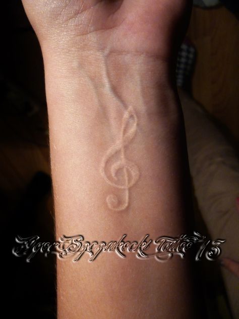 Violin Key Tattoo, Violin Tattoos, Cello Tattoo, Clef Tattoo, Violin Tattoo, White Violin, Treble Clef Tattoo, Music Violin, Tattoo Music