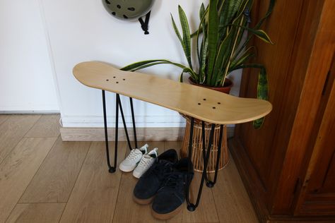 "This DIY skateboard table is crafted with a skateboard deck, providing a unique and stylish look. Sturdy enough for everyday use, this table is perfect for any home and makes a great conversation starter. Enjoy the fun of a skateboard deck in this innovative table design. Can be used as a coffee table or as a seat. Dimensions of the deck : 20,3 x 79cm (8\"x31\") Height of the legs: 40cm (15,75\") Material of the deck: 7-ply 100% Maple The package includes:  1 x Skateboard Deck 2 x Black Steel Legs (40cm) 8 x Black screws  8 x Black bolts 4 x Anti-slip Rubber for the Steel Legs" Skateboard Coffee Table, Skater Decor, Skateboard Table, Skateboard Room, Skateboard Furniture, Diy Skateboard, Recycled Skateboards, Pinterest Room Decor, Table Diy