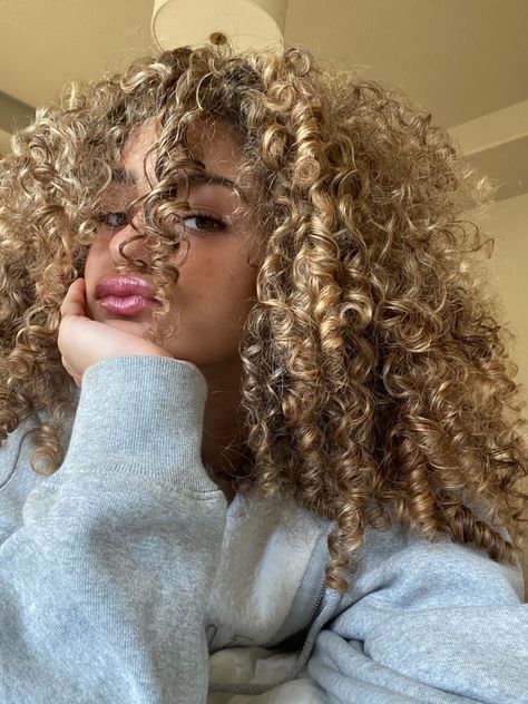 Dyed Light Brown Curly Hair, Light Color Curly Hair, Ash Brown Hair Curly Natural, Honey Colored Curly Hair, Light Brown Blonde Curly Hair, Light Golden Brown Hair Color Curly Hair, Keke Palmer Hair, Blonde On Light Skin Black Women, Brown And Blonde Highlights Curly Hair