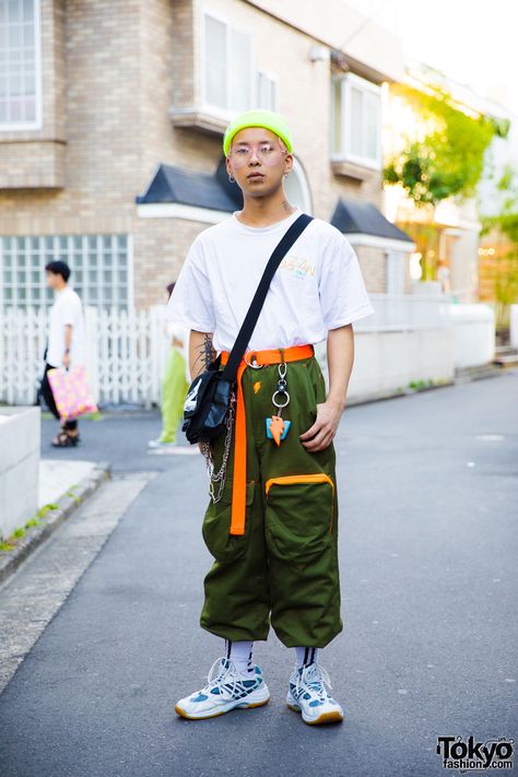 Harajuku Guy in Vintage Street Style w/ W< by Walter Van Beirendonck & Palace Streetwear Fashion Tokyo, Shibuya Street Style, Harajuku Mens Fashion, Japan Street Fashion Men, Tokyo Street Wear, Tokyo Fashion Men, Shibuya Fashion, Palace Fashion, Japan Street Fashion