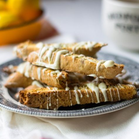 White Chocolate Biscotti, Chocolate Biscotti Recipe, Lemon Biscotti, Lemon Pistachio, Pumpkin Cobbler, Chocolate Biscotti, Pistachio Biscotti, Biscotti Recipe, Cake Boss