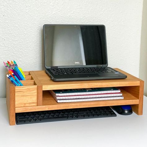 Create the perfect workstation with this DIY monitor stand with storage for an external keyboard and mouse! Diy Monitor Stand, Monitor Stand Diy, Office Work Station, Diy Laptop Stand, Back To School Projects, Small Lockers, Wall Cubbies, Wooden Laptop Stand, Monitor Shelf