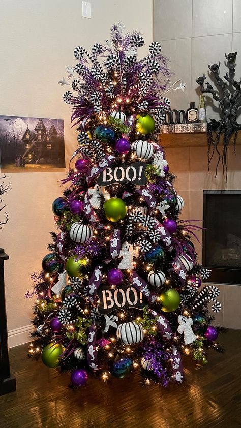 Antoinette Boston (@absholidaydecor) | Instagram profile Halloween Christmas Tree Ideas, Halloween Trees Ideas, Christmas Trees White, Autumn Ghost, Wreath Business, Themed Trees, Halloween Tree Decorations, Seasonal Tree, Halloween Chic