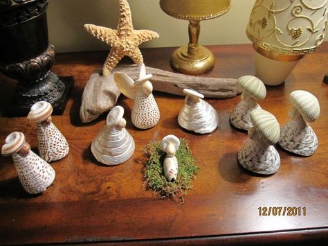 Sea Shell Nativity Scene, Shell Nativity Scene, Shell Nativity, Christmas Beach, Beach Shells, Beachy Christmas, Nautical Christmas, Nativity Scenes, Beach Ornaments