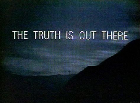 X-Files - The Truth Is Out There The Truth Is Out There, Mulder Scully, Fox Mulder, Dana Scully, David Duchovny, Tv Screen, X Files, Film Serie, The Truth