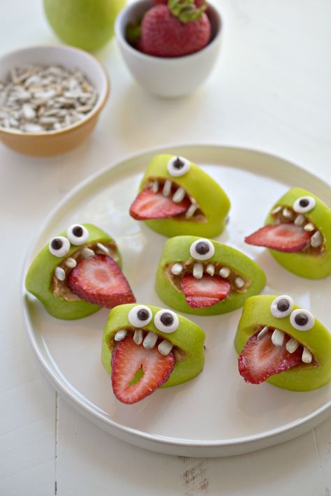 Silly Apple Bites - Fork and Beans Halloween Appetizers For Adults, Fun Halloween Appetizers, Snack Halloween, Fun Halloween Snacks, Halloween Appetizers Easy, Healthy Halloween Food, Halloween Snacks For Kids, Kids Halloween Food, Kreative Snacks