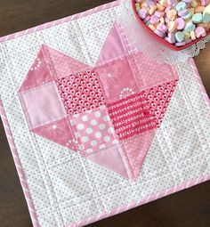 Colchas Quilting, Heart Quilt Pattern, Mini Quilt Patterns, Heart Blocks, Patchwork Heart, Quilt Block Patterns Free, Quilting Templates, Quilt Block Pattern, My Funny Valentine