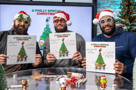 Listen to Jason Kelce and His Eagles Teammates Cover Mariah Carey's 'All I Want for Christmas Is You'! Philadelphia Eagles Christmas, Eagles Christmas, Philly Special, Best Christmas Light Displays, Lane Johnson, Chad Kroeger, Celebrating Friendship, Clark Griswold, Best Christmas Lights