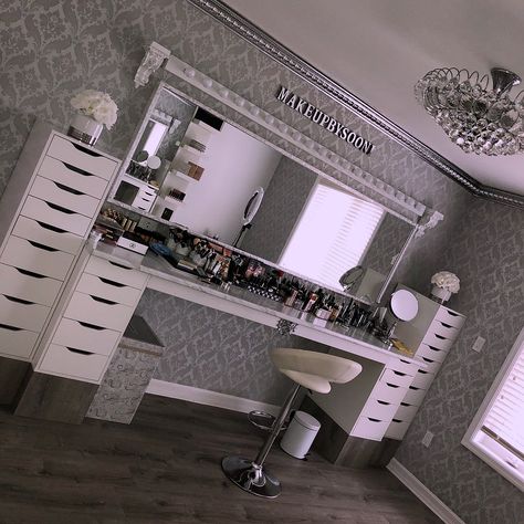 My custom made MAKEUP VANITY / GLAM ROOM ✨ My dream #Makeupbysooni vanity finally came to life!! Thank you to my amazing father for making… Beauty Salon Interior Design, Makeup Vanities, Hair Salon Interior, Organizer Diy, Makeup Room Decor, Beauty Salon Interior, Vanity Room, Glam Room, Salon Interior Design