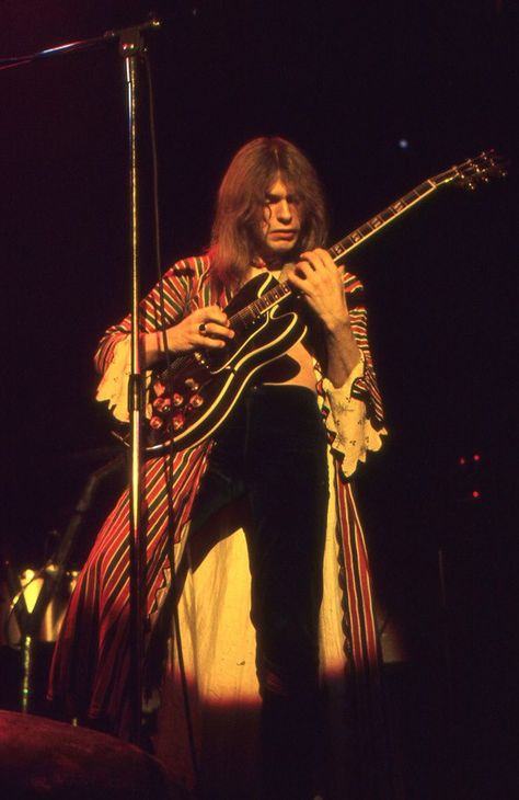 Steve Howe Jon Anderson Yes, Yes Rock Band, Concert Lighting, Jon Anderson, Chris Squire, Steve Howe, 1970s Music, Geddy Lee, Yes Band