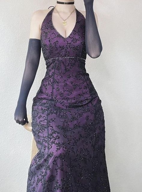 Black And Purple Vintage Dress, Purple Formal Dress Aesthetic, Purple Aesthetic Quince Dress, Dark Aesthetic Prom Dress, Purple Black Prom Dress, Goth Gala Dress, Purple And Black Prom Dresses, Goth Prom Dress Purple, Dark Purple Dresses Formal