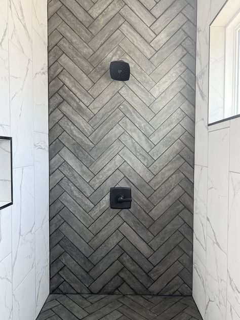 White And Gray Tile Shower Ideas, Wall Tile In Bathroom Ideas, Grey Shower Bathroom Ideas, Master Bath Wet Room Modern, Walk In Shower With Accent Wall, Dark Grey Shower Tile Bathroom, Masculine Shower Ideas, Dark Tile Shower Floor, 2024 Shower Tile Trends