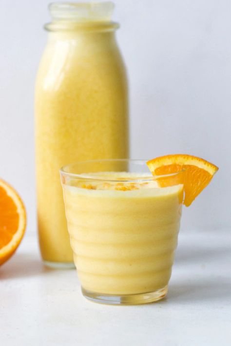 The Best Homemade Orange Julius (A healthy copycat recipe) Orange Julius Smoothie, Coconut Allergy, Orange Julius Recipe, Cranberry Orange Cookies, Summer Beverages, Citrus Desserts, Scd Diet, Cranberry Orange Scones, Orange Julius