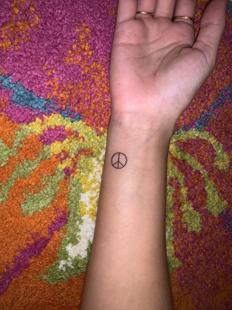 Dainty fine line tattoo Small Peace Sign Tattoo Simple, Dainty Peace Sign Tattoo, Fine Line Peace Sign Tattoo, Simple Peace Sign Tattoo, Small Hippy Tattoos, Tiny Peace Sign Tattoo, Fine Line Small Tattoo Ideas, Tattoos About Peace, Tattoo Ideas Peace