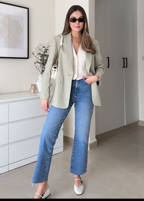 Crop flared jeans -  Women curated on LTK Crop Flare Jeans Outfit, Flare Crop Jeans Outfit, Flare Jeans Street Style, Cropped Flare Jeans Outfit, Flare Jeans Outfit Spring, Cropped Jeans Outfit, Flare Jeans Outfit, Office Fits, Flair Jeans