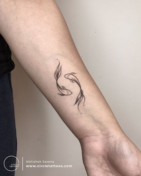 Koi Fish Line Art, Fish Line Art, Circle Tattoo Design, Small Fish Tattoos, Wrist Tattoos Words, Simple Hand Tattoos, Circle Line Art, Ma Tattoo, Wrist Tattoo Ideas