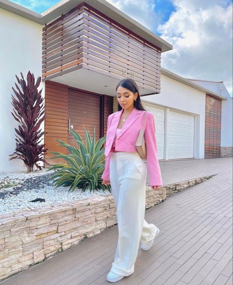 Blazer Rosa, Outfit Blazer, Pink Blazer, Outfits Fashion, Outfits Ideas, Short Outfits, Khaki Pants, Fashion Inspo, Ootd