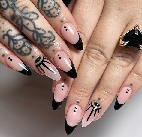 Edgy Minimalist Nails, Natural Goth Nails, Black Design Nail Art, Nail Art Alternative, Edgy Holiday Nails, Alt Nails Aesthetic, Emo Goth Nails, Edgy Acrylic Nail Designs, Punk Nails Designs