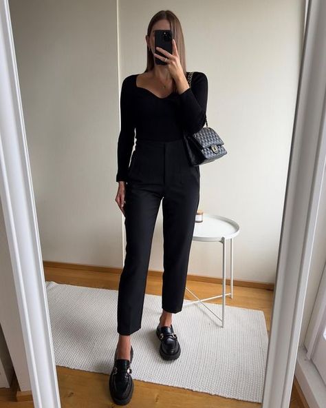 Black Zara Pants Outfit, Zara Pants Outfit, Sunday Inspiration, Zara Looks, Outfit Office, Neutral Fashion, Zara Pants, Office Casual, Office Outfits