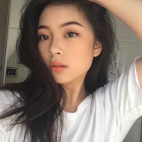 shine on 🌞 Asian Eyebrows, Korean Eyebrows, Bentuk Alis, Day Makeup Looks, Celebrity Makeup Looks, Work Makeup, Natural Glowy Makeup, Men Hair Color, Asian Eye Makeup