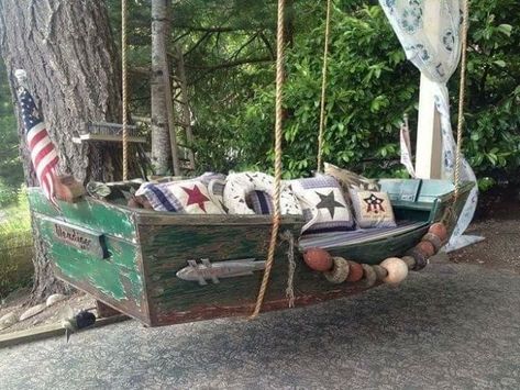 Garden Sail, Boat Furniture, Boat Bar, Flea Market Gardening, Boat Decor, Outdoor Living Design, House Yard, Old Boats, Backyard Projects