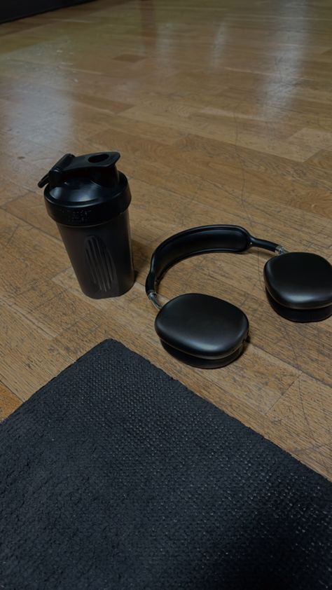 gym aesthetic | airpod max dupe | black | Black Airpods Max Aesthetic, Black Gym Aesthetic, Airpod Max Black, Shaker Aesthetic, Airpod Max Aesthetic, Gym Snaps, 2025 Motivation, Gym Headphones, Gym Vibes