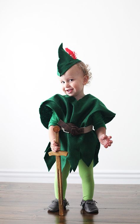 Peter Pan (DIY) Peter Pan Toddler Costume, Baby Peter Pan Costume, Diy Astronaut Costume, Diy Peter Pan Costume, Disfraz Peter Pan, Peter Pan Kostüm, Peter Pan Costume Kids, Mom Halloween Costumes, Peter Pan Costume