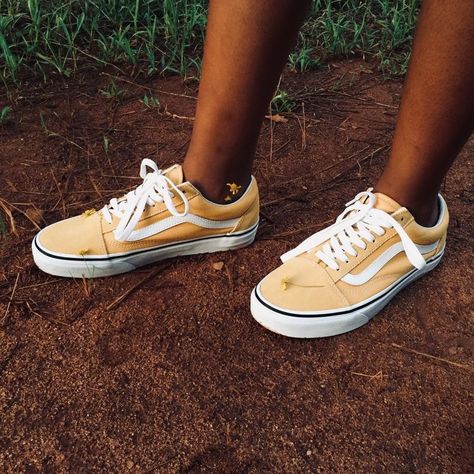 Yellow Vans Aesthetic, Aesthetic Mustard Yellow, Mustard Aesthetic, Mustard Yellow Vans, Cute Sneaker Outfits, Sneakers Aesthetic, Vans Aesthetic, Belle Shoes, Sneakers Outfit Summer