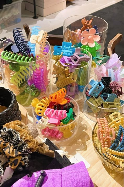 Hair Claw Display Ideas, Scrunchie Shop Display, Display Accessories Shop, Pink Claw Clip Aesthetic, Hair Accessories Shop Display, Claw Clip Display Ideas, Hair Claw Storage, Hair Claw Organizer, Cute Hair Clips Aesthetic