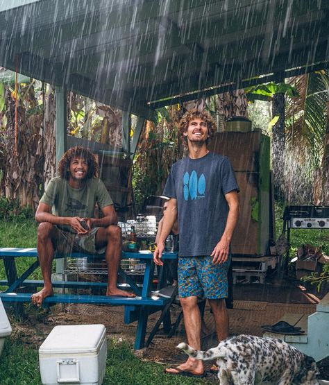 Surfing Style, Liquid Sky, Surf Style Men, Surfer Guys, Men's Curly Hairstyles, Patagonia Style, Island Breeze, Surfer Boy, Surf Vibes