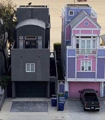 Opposite Houses Meme, Opposites Friends Aesthetic, Pink And Black House Next To Each Other, Girly And Goth Friends, 2 Opposite Best Friends, Emo And Girly Duo, Friends With Opposite Aesthetics, Opposite Sisters Aesthetic, Opposite Styles Friends