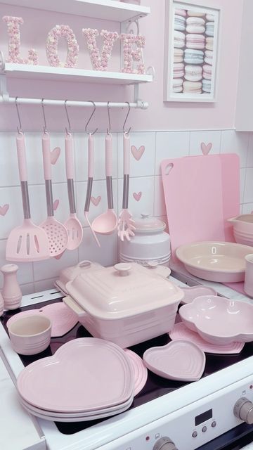 Pink Cooking Aesthetic, Pink Le Creuset, Coquette Kitchen, Beautiful Kitchenware, Pink Wednesday, Pink Kitchen Decor, Hello Kitty Kitchen, Tout Rose, Dream Apartment Decor