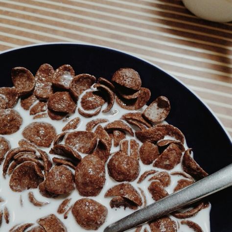 Coco crunch! Cereal Aesthetic, Coco Crunch, Choco Milk, Starbucks Secret Menu Recipes, Doing Chores, Crunch Cereal, Pretty Journals, Aesthetic Brown, Choco Chips