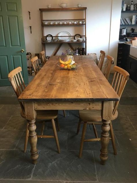 Rustic Farmhouse Dining Table, Country Dining Tables, Cottage Dining Rooms, Pine Dining Table, Kitchen Table Wood, Farmhouse Kitchen Tables, Country Dining Rooms, Casa Country, Diy Dining