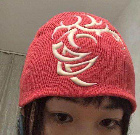 Red Vintage Aesthetic, Beanie Aesthetic, Funky Hats, Red Beanie, Cool Fits, Red Vintage, Cute Hats, Cool Hats, Dream Clothes