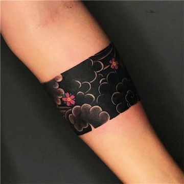 Armband Tattoo Cover Up, Black Tattoo With Pop Of Color, Tattoo Lengan Atas Pria, Koi Armband Tattoo, Polynesian Armband Tattoo Design, Armband Tattoo Design Patterns, Japanese Armband Tattoo, Black Armband Tattoo, Floral Armband Tattoo