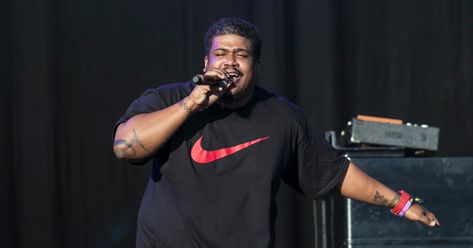 Trugoy the Dove of De La Soul’s 10 Essential Songs Check more at https://newyorktoworldwidenews.great-site.net/life-style/trugoy-the-dove-of-de-la-souls-10-essential-songs/1026/ Teenage Fanclub, Prince Paul, Asymmetrical Haircut, 10 Essentials, Soul Songs, The Dove, Pop Hits, Streaming Services, Song One