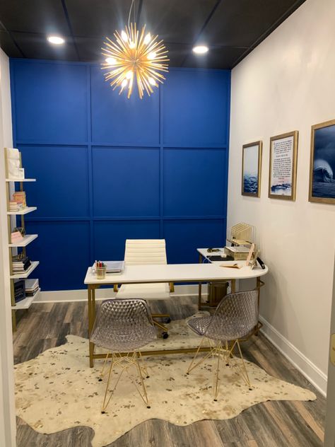 Med Spa Decor, Light Blue Rooms, Home Spa Room, Office Vibes, Spa Colors, Blue Interior Design, Spa Interior Design, Esthetician Room, Nail Salon Decor