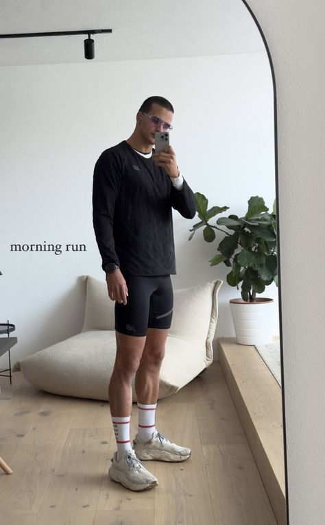 Jogging Aesthetic Man, Running Outfit Men Aesthetic, Men’s Running Outfit, Runner Aesthetic Boy, Running Tights Outfit, Running Aesthetic Men, Mens Running Outfit, Athleisure Outfits Men, Summer Running Outfit