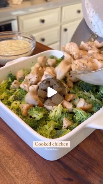 Chicken Broccoli Alfredo Bake Keto, Keto Alfredo Chicken Bake, Low Carb Chicken Alfredo Bake, Chicken Breast Broccoli Recipes, Keto Chicken Broccoli Alfredo, Chicken Brocolli Alfredo, Low Carb Chicken Alfredo, Chicken And Broccoli Alfredo, Keto Meal Recipes