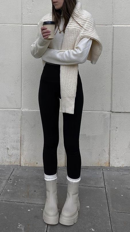 Outfit Inspirations With Leggings, Pencil Skirt Outfits Casual Winter, Autumn Outfits With Leggings, Winter Girl Aesthetic Outfits, Aesthetic Outfits Girl Winter, Outfit Ideas Winter School Leggings, Outfit Ideas For Winter School, Winter Outfits With Blue Jeans, Winter Blue Jeans Outfit