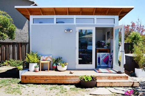 The 7 Things No One Ever Tells You About Being an Airbnb Host Backyard Art Studio, Magnolia Realty, Colorful Contemporary Art, Backyard Studio, Small House Decorating, Chip And Joanna Gaines, Beach Cottage Decor, Airbnb Host, Summer Projects