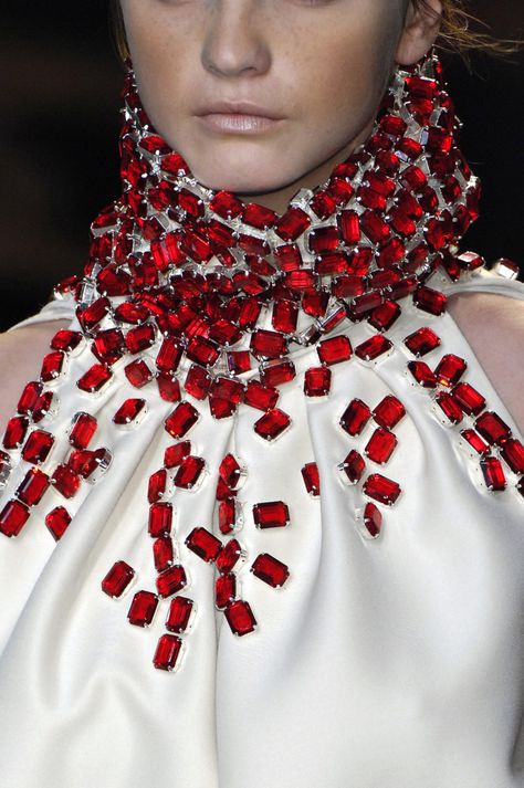 рjʍ Haute Couture Details, Embroidery Fashion Detail, Embroidery Designs Fashion, Couture Details, Giambattista Valli, Embroidery Fashion, Mode Inspiration, Fashion Details, Bling Bling