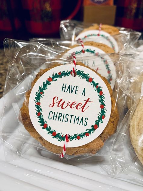 Cookie Gift Christmas, Christmas Gift Cookies Packaging Ideas, Christmas Bake Sale Display, Christmas Cookie Bags Ideas, Christmas Baking Packaging, Christmas Bakery Packaging, Packaging Christmas Cookies, Christmas Cookie Packaging Ideas Diy, Xmas Cookies Packaging