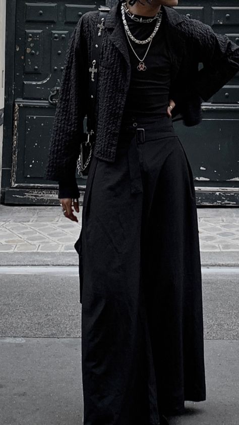 Black Outfit inspiration y2k style men’s OOTD paris fashion Cool And Classy Outfit, Black Harajuku Fashion, 2024 Men Outfit, Goth Mens Fashion Street Style, Dark Masculine Outfits, Dark Streetwear Fashion, Black Clothing Aesthetic, Grunge High Fashion, Casual Goth Outfits Men