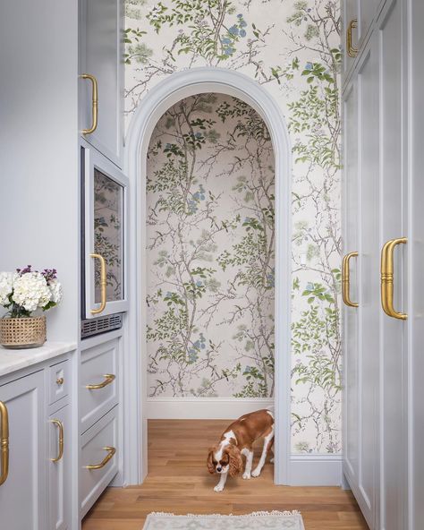 T13622 KATSURA Wallpaper Cream and Lavender from the Thibaut Grand Palace collection Modern French Wallpaper, Apartment Wallpaper, French Coastal, Mobile House, Chinoiserie Art, Sandberg Wallpaper, Casa Vintage, Coastal Grandmother, Classic Kitchen